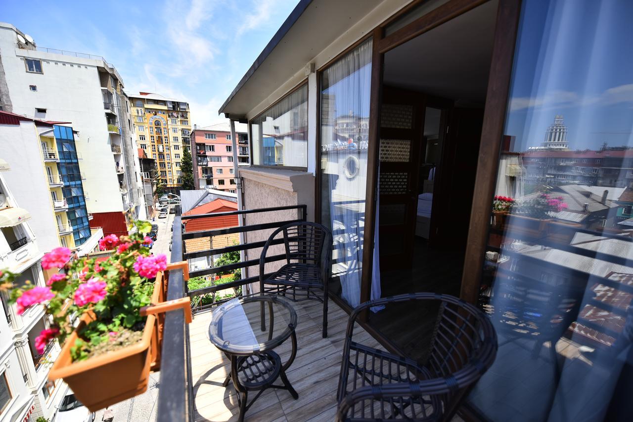 Hotel Phaliashvili Batumi Ngoại thất bức ảnh